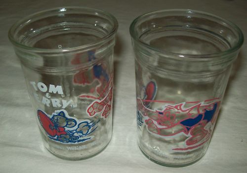WELCHS TOM&JERRY 1991 PLAYING FOOTBALL JELLY GLASSES  